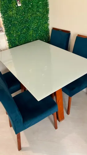 Mesa de jantar com 4 cadeiras