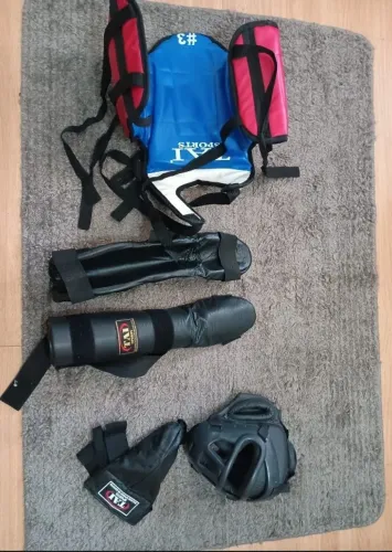 Kit Taekwondo / Luta Completo (Tai Sports + Jugui) - Semi-novo