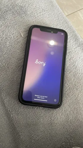 iPhone 128GB semi novo bateria 88% tudo original, funcionando perfeitamente 