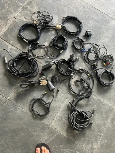 Cabos para conectar estudio de música ou podcast