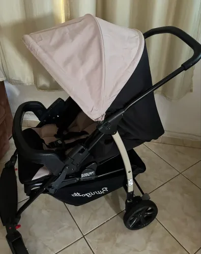 Carrinho de bebê Burigotto com ninho 