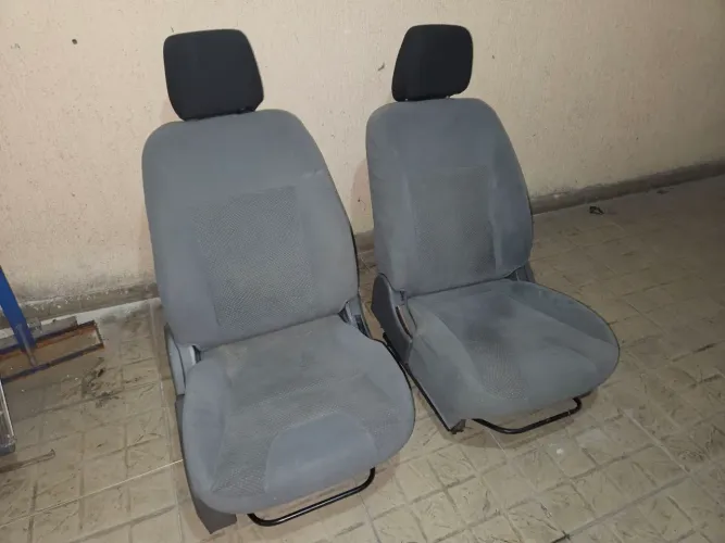 Bancos dianteiros Sentra 2010