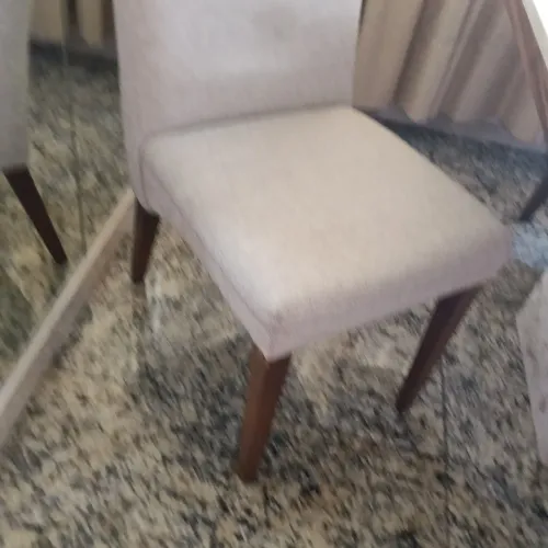 Vende se caídas com pés de madeira maciça , em tecido cada uma 150 cada centr