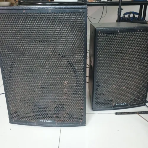 2 caixas ativas ATTACK 12" e 15". Aproveite a oportunidade!