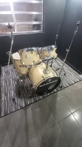 Bateria Nagano bumbo de 20"