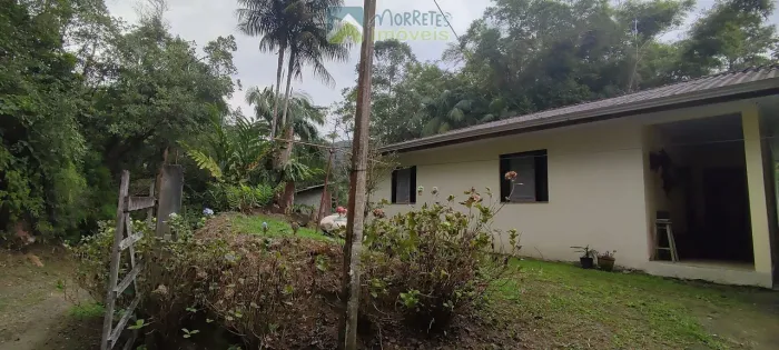 Seu Paraíso Particular em Paranaguá: Chácara com Múltiplas Possibilidades.