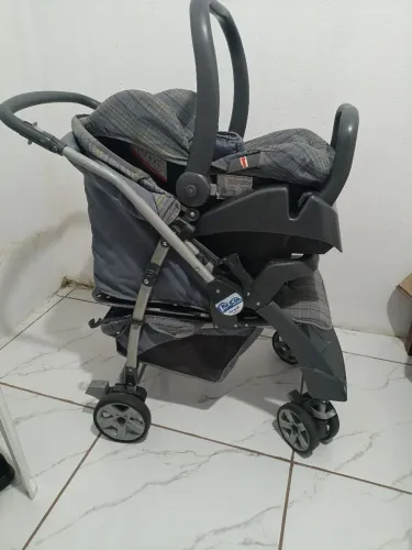 CARRINHO COM BEBÊ CONFORTO USADO