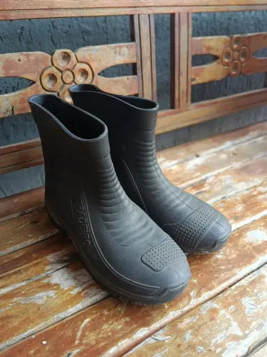 Bota 44