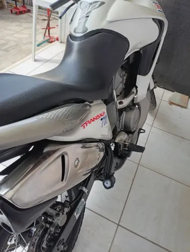 Oportunidade: Moto sem detalhes