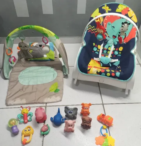 Linda Cadeirinha Vibratória + Tapete (Fisher Price)