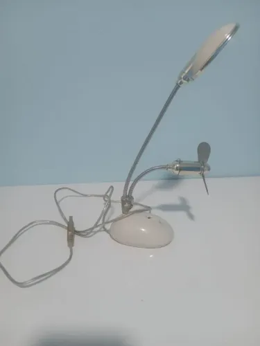 Luminária de Mesa USB