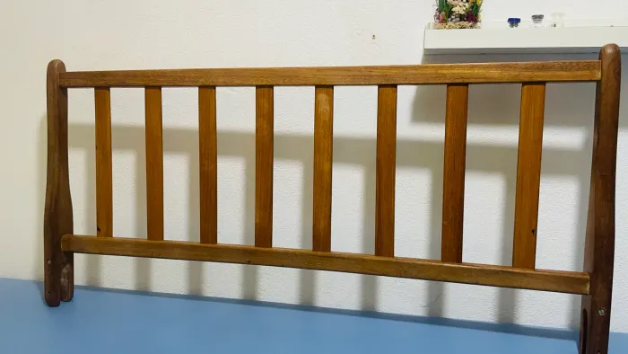 Proteção de berço ou cama em madeira