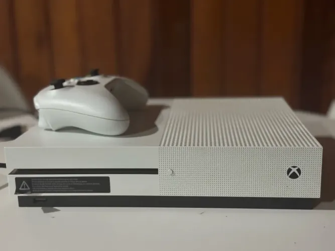 XBOX ONE S - 1TB