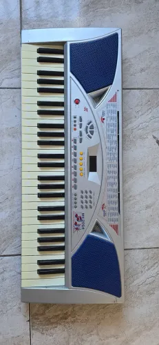 Teclado musical com defeito