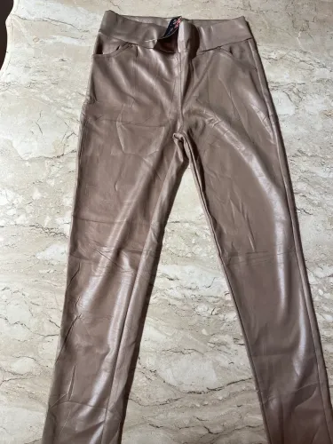 Calça courino fake