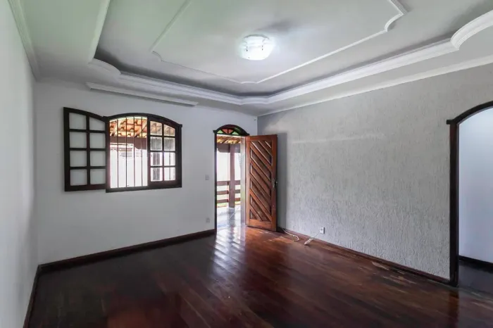 Casa à Venda - Castelo, 3 Quartos, 420 m2