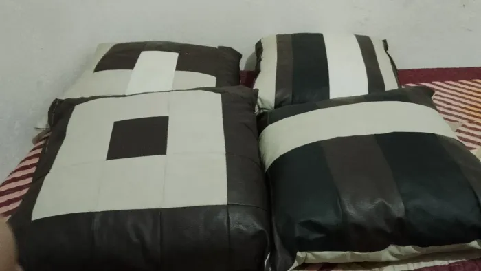 Travesseiro de couro legítimo usado mas estão em bom estado 