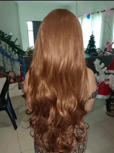 150 REAIS LINDA PERUCA FIBRA FUTURA NUNCA USADA.ACHEI MUITO GRANDE