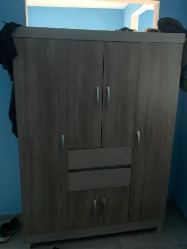 Guarda roupa impecável 