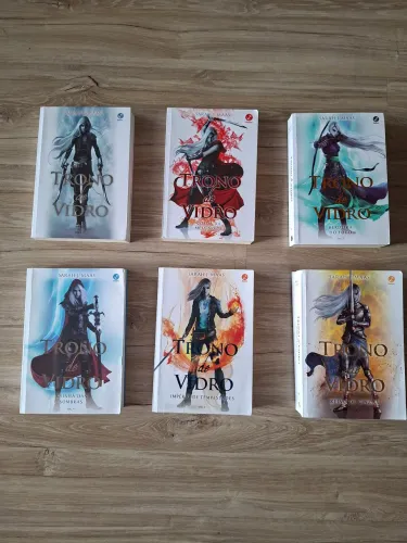 LIVROS TRONO DE VIDRO<br>VENDO ESSA COLEÇÃO com  com 6 livros da coleção 6 LIVROS