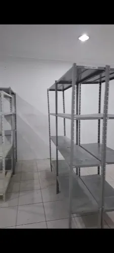 Prateleiras seminovas