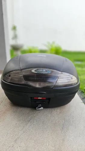 BAÚ GIVI 45L - BOM ESTADO