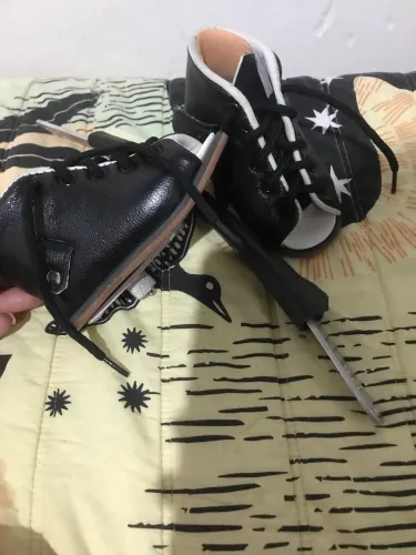 Vendo bota ortopédica infantil por 300 reais