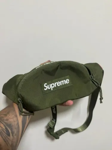 Bolsa Supreme Small Waist Bag Olive Green FW22 - ORIGINAL