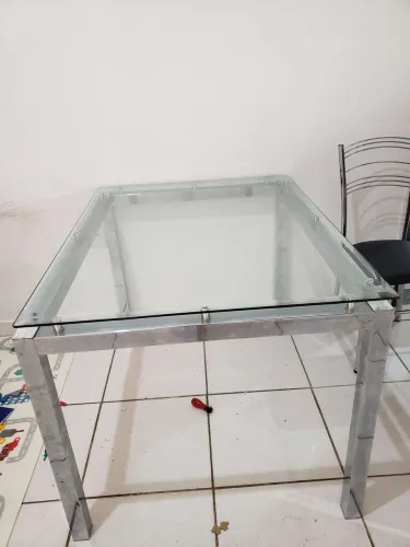 Mesa tampo de vidro 4 cadeiras