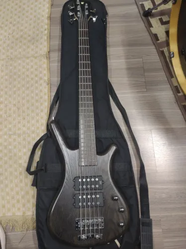 Baixo elétrico Warick 5 cordas 3200 