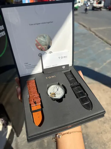 Kit relógio com duas pulseiras