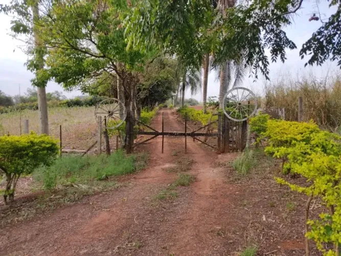 VENDE-SE SÍTIO EM BERNARDINO DE CAMPOS/SP