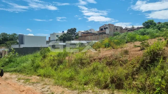 Lote com 432m² no Bairro Belvedere