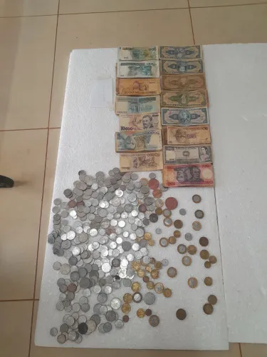 Moedas e notas antigas