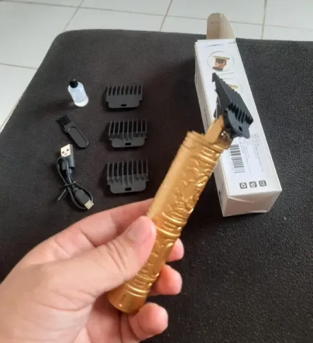 Máquina de Cortar Cabelo Vintage T9 - NOVA - Sem Fio, Lâmina Titânio, Bivolt