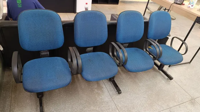 Longarina cadeiras 4 lugares modelo diretor