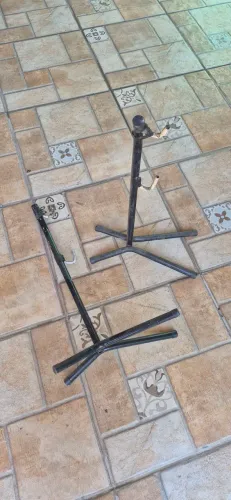 Suporte para deixar bike em pé.