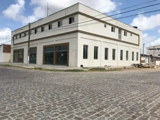 Prédio comercial em parnarmirim 10 APARTAMENTO e 5 lojas