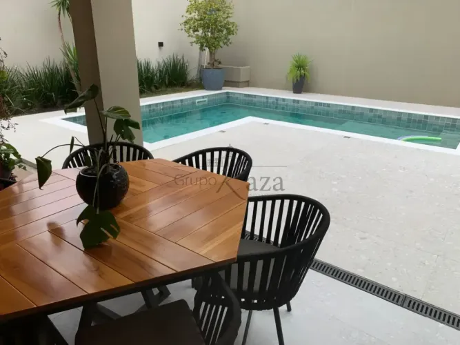 Sobrado para aluguel possui 312 metros quadrados com 4 quartos