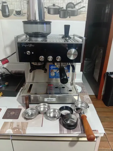 Vendo cafeteira perfect brew máxima seminova.