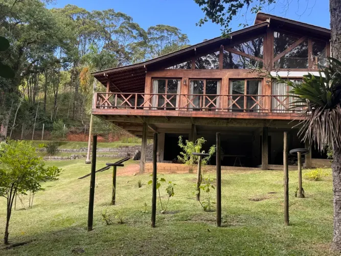 Sítio de Alto Padrão em Águas Mornas