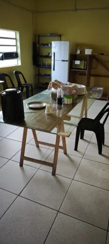 Mesa para cozinha de empresa com 8 cadeiras