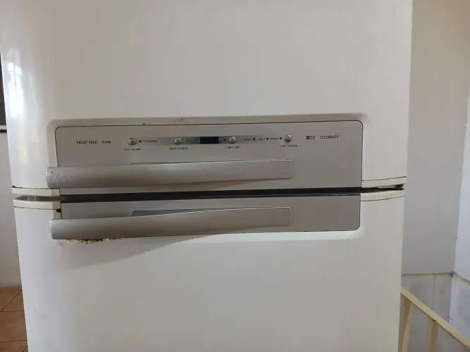 Geladeira Electrolux Df48 r$ 700 00