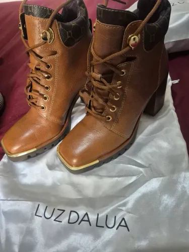 Bota cano curto Luz da Lua