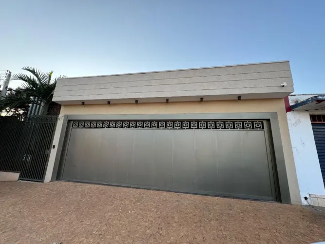 Casa com 3 dormitórios à venda, 400 m² por R$ 2.000.000,00 - Centro - Colina/SP