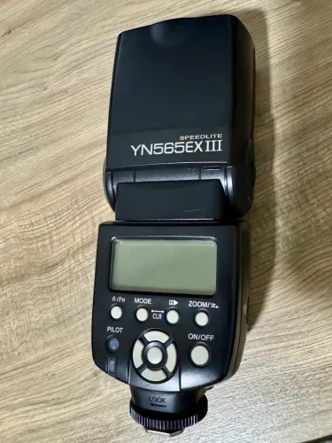 Flash Yongnuo 565EX III para Canon