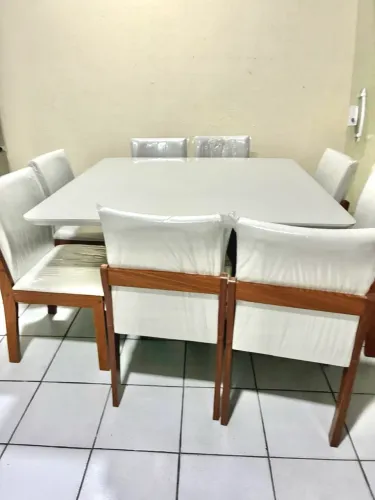 Mesa de Jantar 8 Lugares com 8 Cadeiras - Excelente Estado