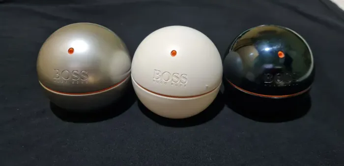 3 Frascos vazios de perfumes importados<br> Boss In Motion Hugo Boss Edt , White e Black 90ML