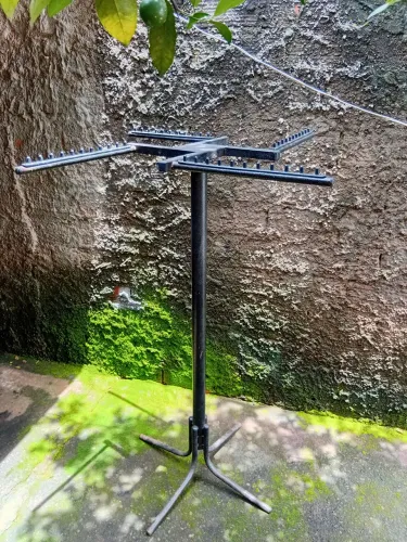 Arara giratoria de roupas 