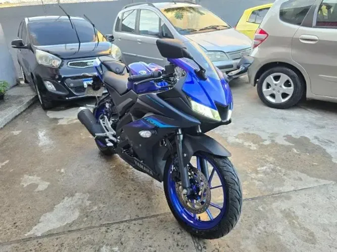 Yamaha R15 2025 com apenas 1500km